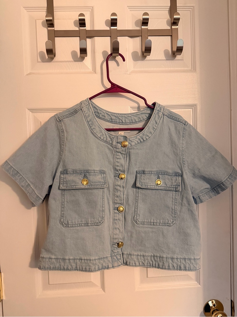 Cropped Light Wash Short-Sleeve Denim Shirt
